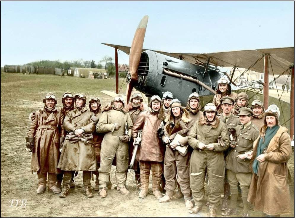 Aircrew of 22 Squadron before a Bristol F.2b, 1918.